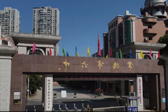 重返校园 谁不少年 两代校友带你逛六中