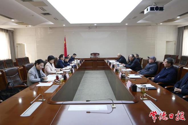 周振宇就《政府工作报告》《