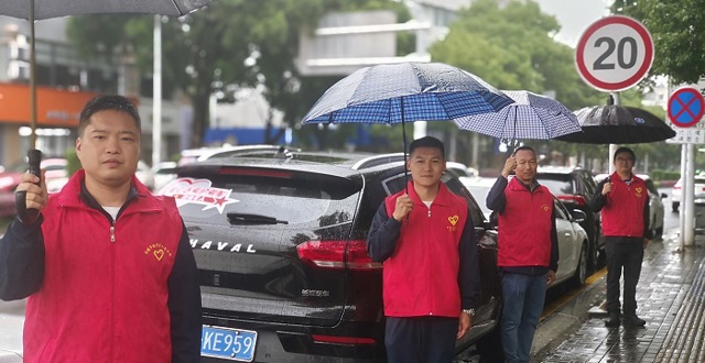 常德退役军人志愿者爱心送考服务获市民点赞