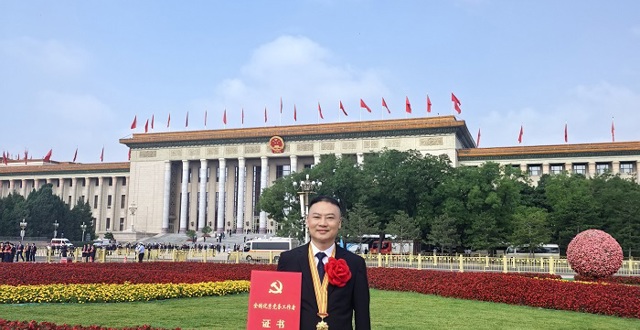 常德桃源县货车司机龙兵赴京参加庆祝建党105周年大会