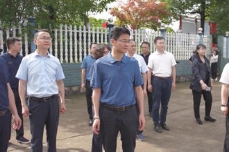 曹志强调研烟叶产业发展时强调：把烟叶产业打造成常德特色产业和富民产业