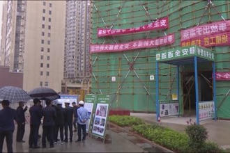 周振宇调研老旧小区改造工作