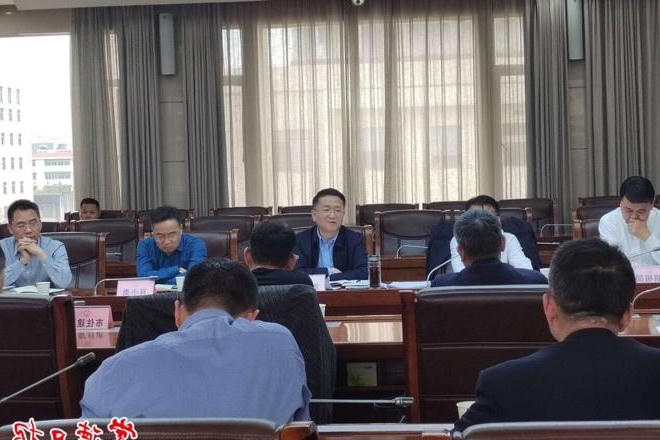 市领导调度部署创文巩卫工作