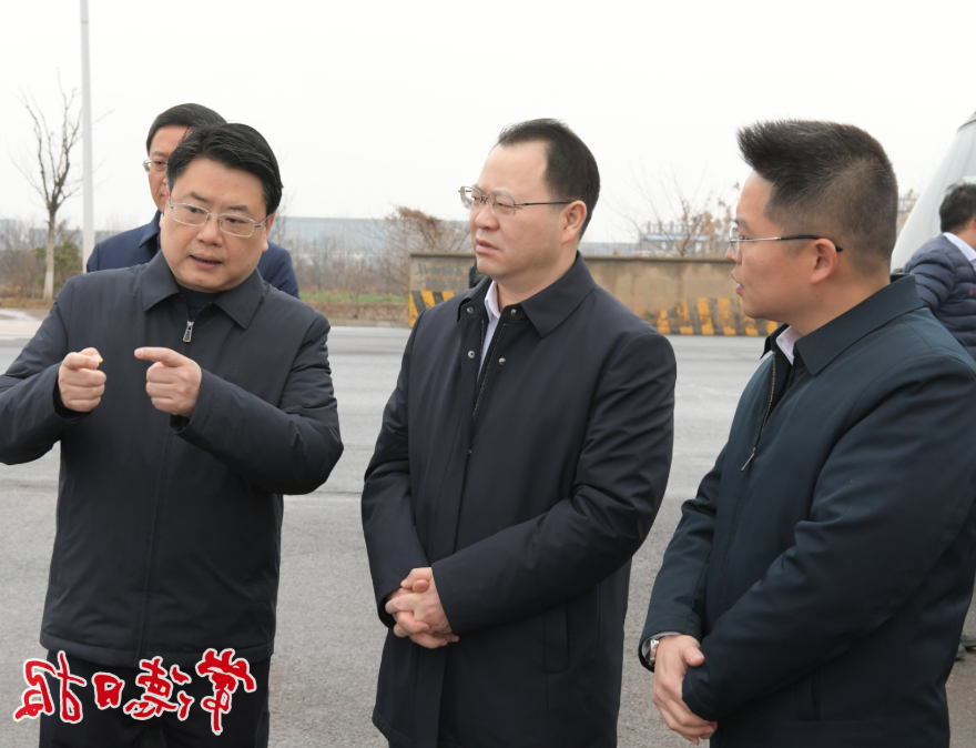 周振宇（中）调研化工园区污水处理厂项目