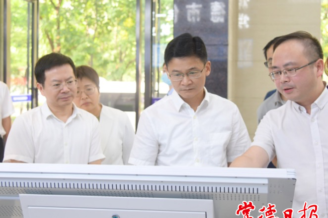 曹志强调研人社工作时强调：坚持人社事业为人民 千方百计惠民生促发展