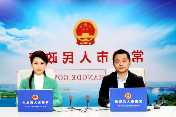 抓招商、拼经济、促发展