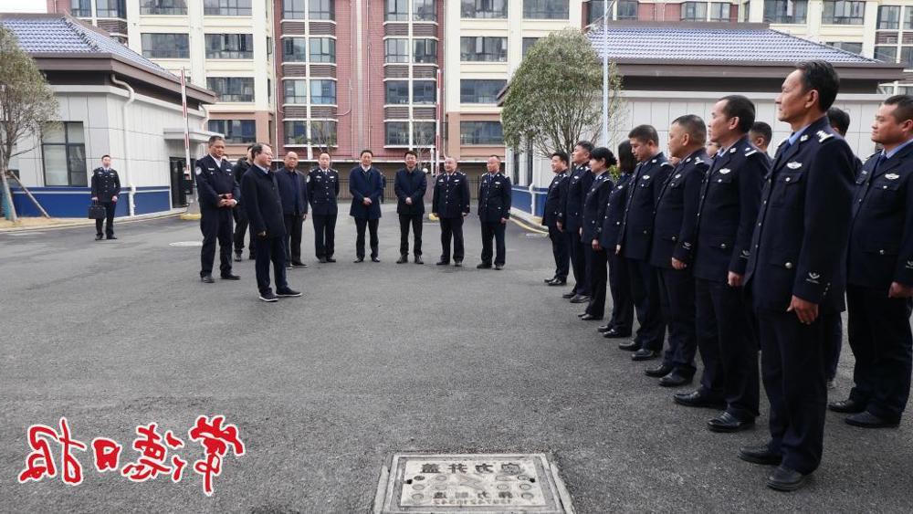 在鼎城区公安局红云派出所慰问基层民警