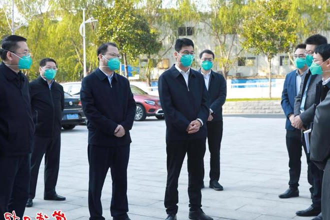 曹志强周振宇看望慰问疫情防控一线工作者 加强自我防护 将疫情防控屏障筑得更牢固更坚实