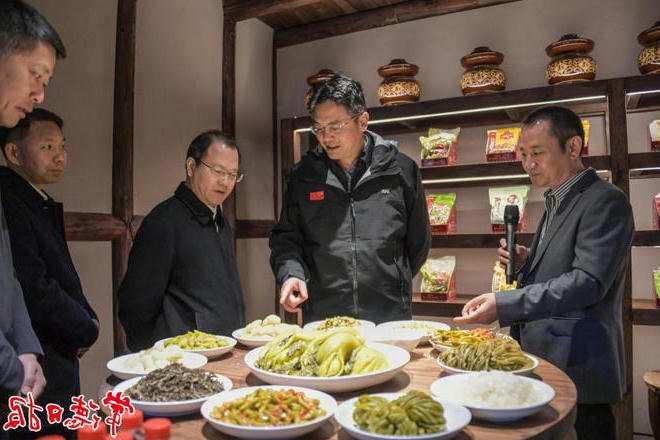 罗毅君在全市产业项目建设流动现场会上强调：全力抓产业上项目拼经济 加快构建现代化产业体系