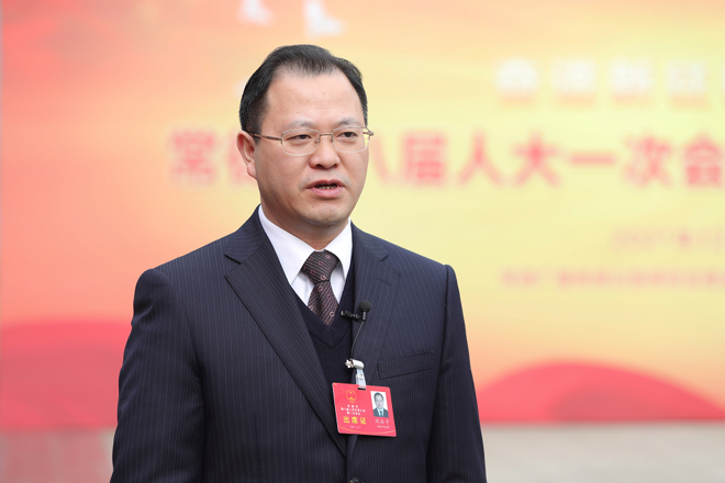 周振宇在接受湖南经视采访时谈到 扭住