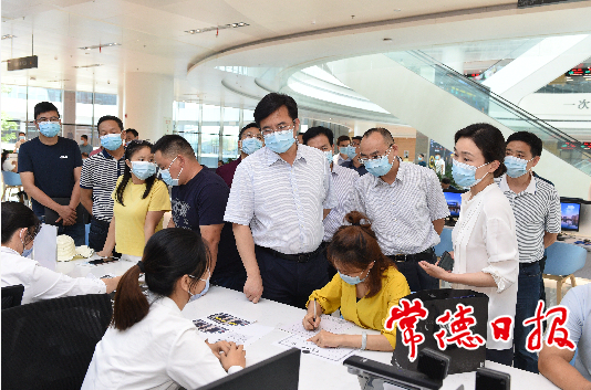 邹文辉调研智慧城市建设和在线服务平台工作时要求：立足服务市民、赋能市场，努力打造全国一流城市大脑