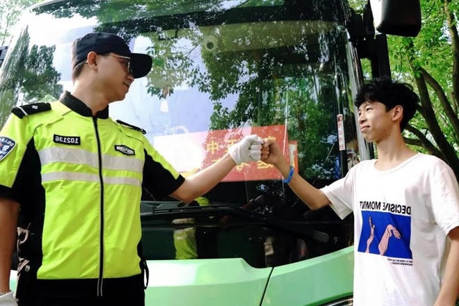 【发现常德之美·红绿灯下的守护】第17期 护航高考 交警同行
