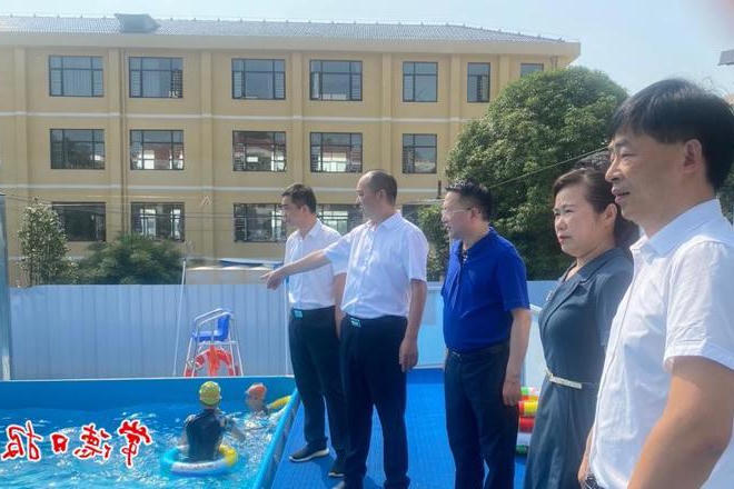 市领导调研学生暑期安全工作时指出：压实