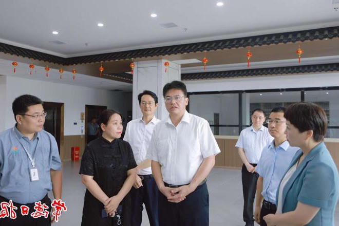 罗毅君在柳叶湖旅游度假区调研康养产业