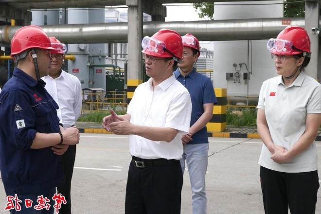 周振宇督导国庆中秋期间安全防范与市场保供工作