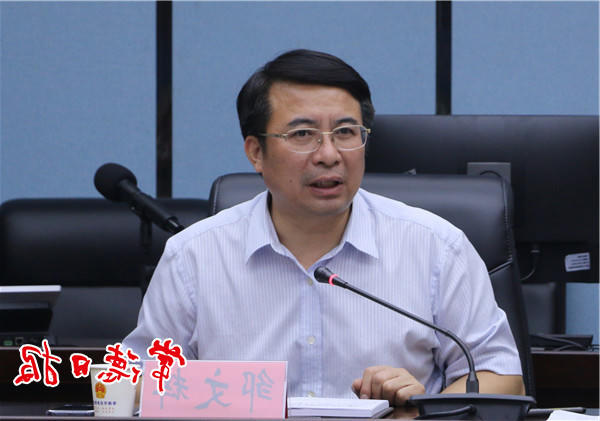 邹文辉在防汛工作部署会上要求：确保不死一人 不溃一堤一垸一库