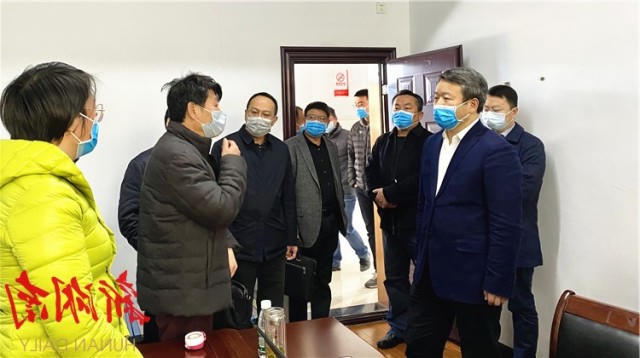 曹立军慰问坚守一线的湖南日报社常德分社记者