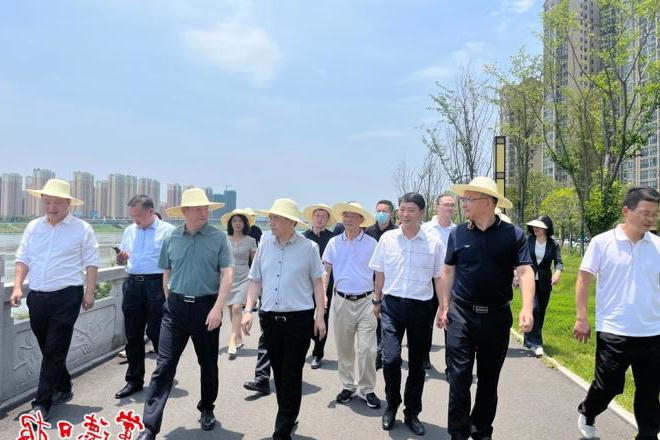 省领导来常实地调研