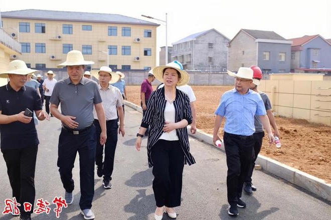 市领导率队开展农村饮水安全调研暨重点建议督办