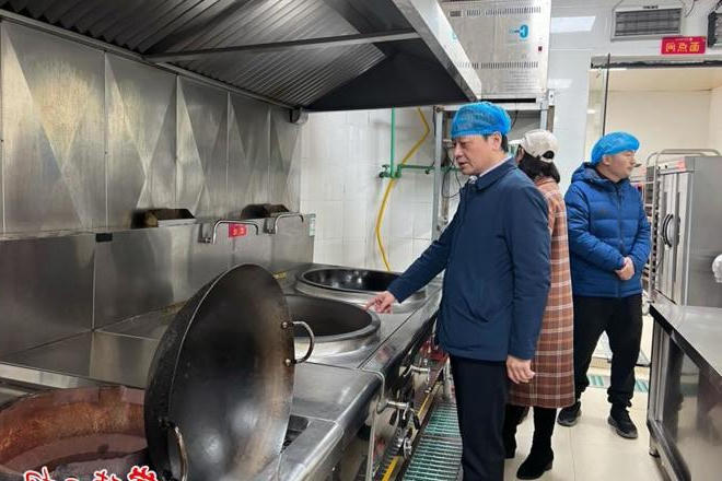 市领导督导检查幼儿园食品安全工作