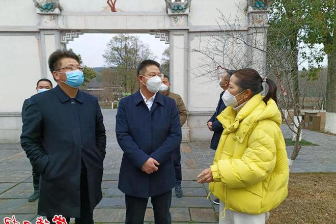 市领导赴新澳门葡京在线娱乐巡林时强调 全面落实林长制 推动生态环境持续改善