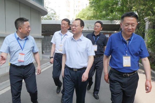 周振宇带队巡视检查高考考务工作