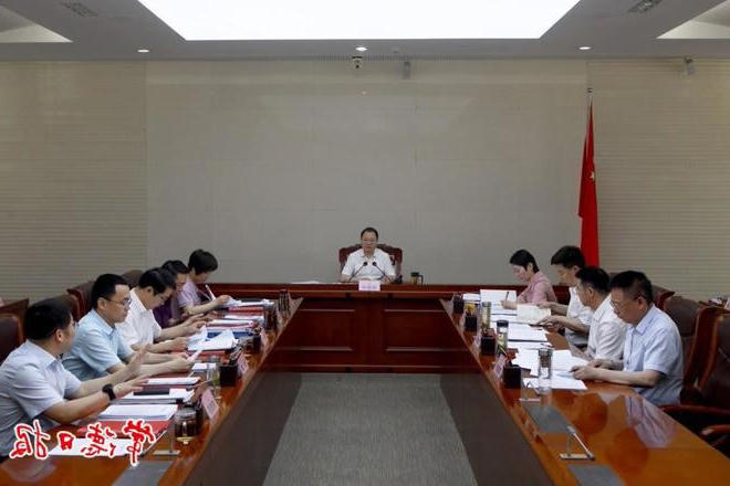 市政府门户党组理论学习中心组集中学习研讨会、 市政府门户党组会暨市长碰头会召开