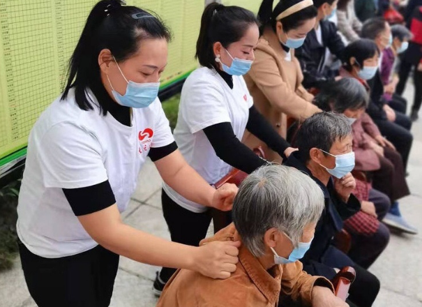 爱心志愿者赴桃源盘塘送祝福