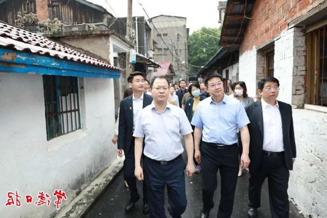 周振宇在全市自建房安全整治工作第二次现场推进会上强调：扎实推进自建房安全专项整治 坚决守住安全发展底线