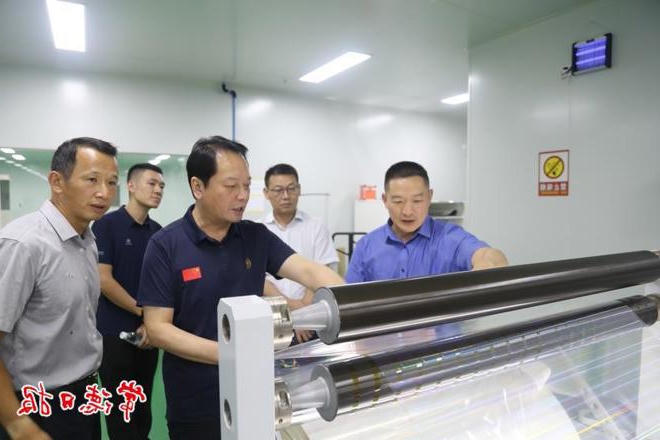市领导调研烟草产业产能对接工作