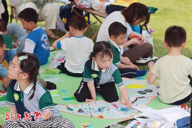 【社会】武陵区实验幼儿园举行首届亲子风筝节