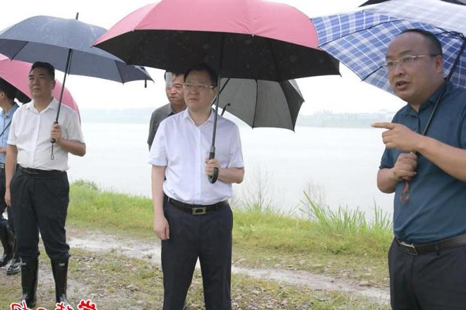 周振宇暗访防汛安全隐患问题并督导险情处置工作强调：落实落细防范措施 坚守安全底线 确保平安度汛