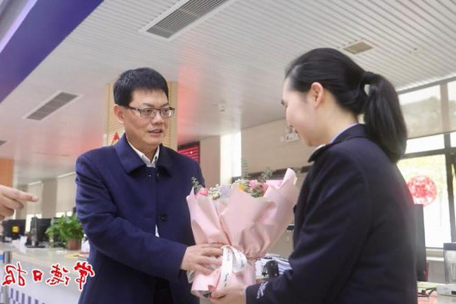 市总工会开展女职工关爱活动