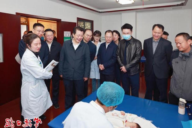 秦国文在常德参加省人大代表小组主题活动提出：不断提升基层医疗卫生服务能力