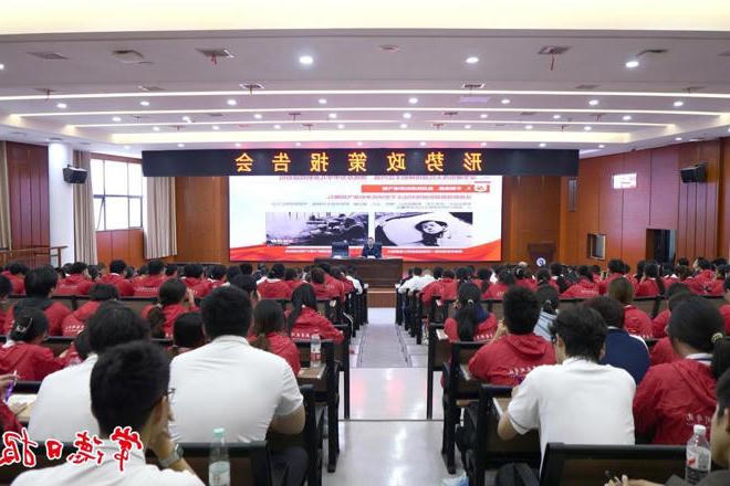 周振宇赴常德职业技术学院作形势政策报告