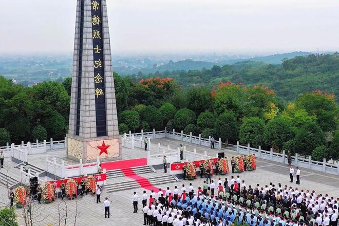 常德市举行烈士纪念日向人民英雄敬献花篮仪式