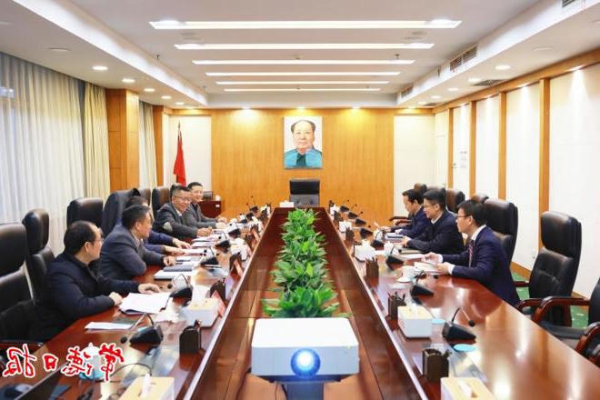 曹志强与海捷控股集团有限公司董事长储慧斌一行座谈