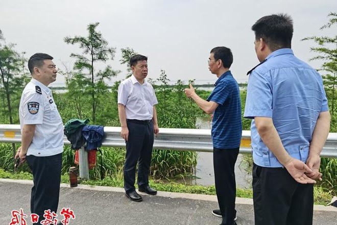 市领导督导调研道路交通安全管理工作