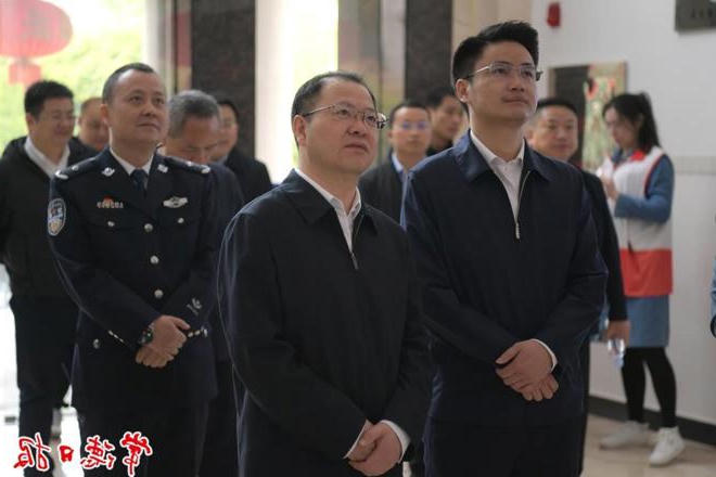 周振宇在全市禁毒工作暨创建全国禁毒示范城市工作会上强调：奋力夺取新时代禁毒人民战争新胜利