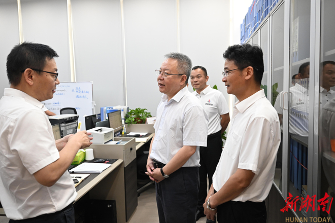 沈晓明在专题调研打造内陆地区改革开放高地时强调：坚持改革和开放