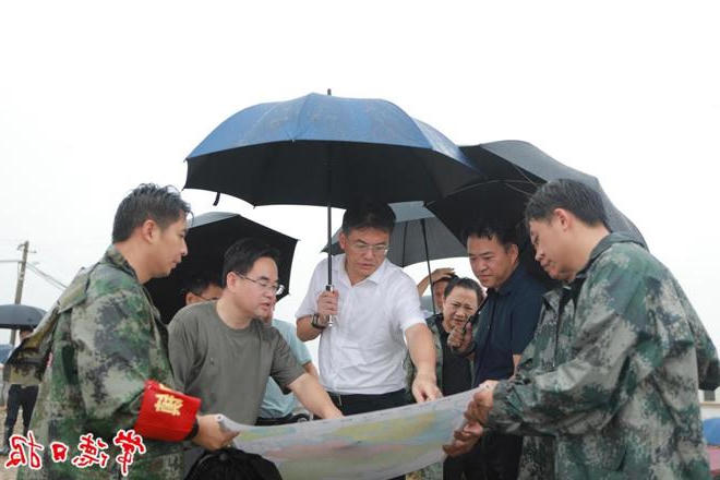 罗毅君督导检查防汛抗灾工作时强调：以万全准备 确保万无一失