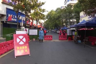 周振宇督导疫情防控工作