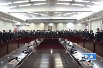 全市默哀鸣笛鸣响 悼念江泽民同志