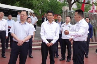 曹志强周振宇督导检查高考备考工作