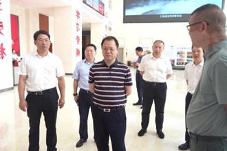 周振宇深入石门县开展调查研究