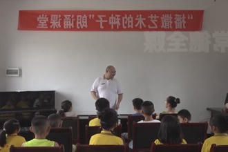 澧县：志愿者献爱心 让留守儿童