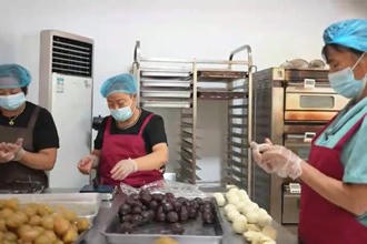 老月饼备受青睐 市民消费更加理性