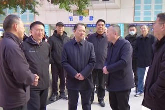 周振宇督导检查企业复工复产 市场保供和春运交通安全