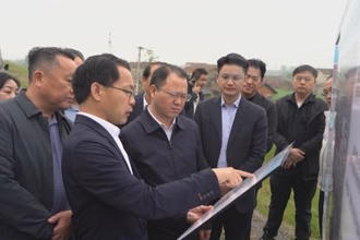 周振宇调研城市防洪排涝应急能力建设和水环境生态修复治理工作