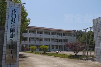 石门麻纳口村：厂房建在家门口 顾家就业不用愁